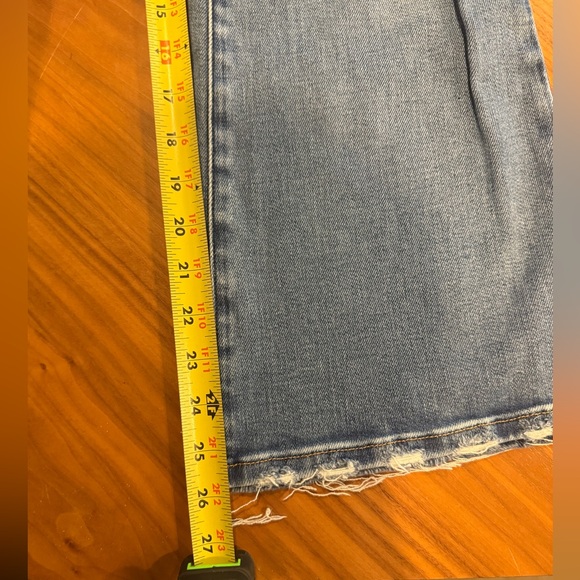 GOOD AMERICAN Soft-Tech Good Legs Cropped Jeans - Picture 7 of 9